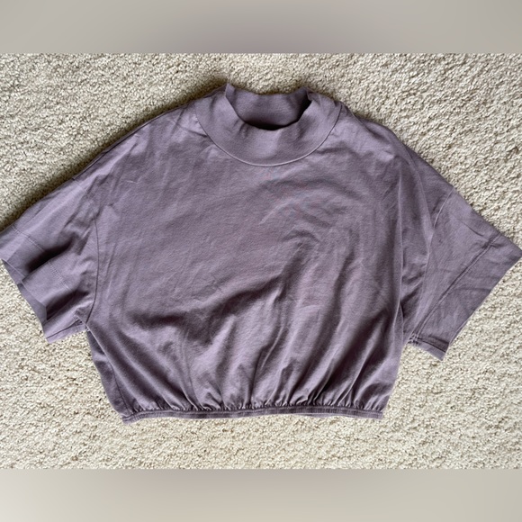 ALO Yoga Tops - ALO Yoga Lavender Kick It Crop Tee